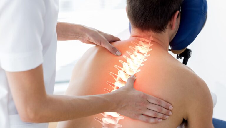 Osteopatia na ból pleców: nieinwazyjny sposób na przewlekłe bóle