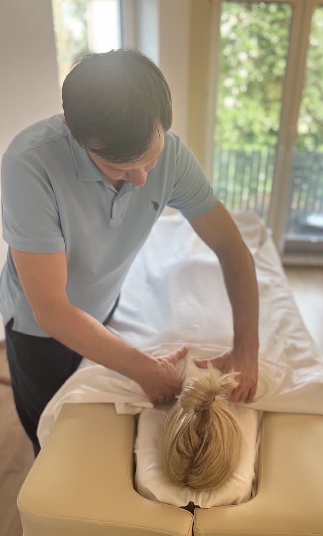Terapia powięziowa i rozluźnianie tkanek głębokich u osteopaty